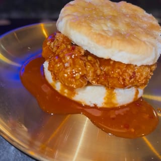 BUTTERMILK CHICKEN BISCUIT