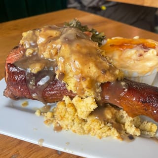 TURKEY LEG DINNER (FEEDS 4)